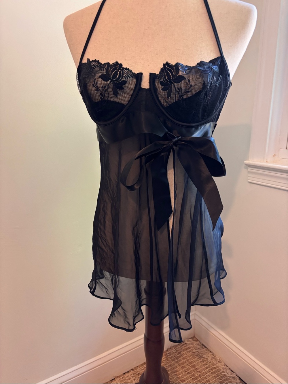 Victoria’s Secret Black Sheer Mesh Lace Babydoll Chemise Lingerie 34C Halter
